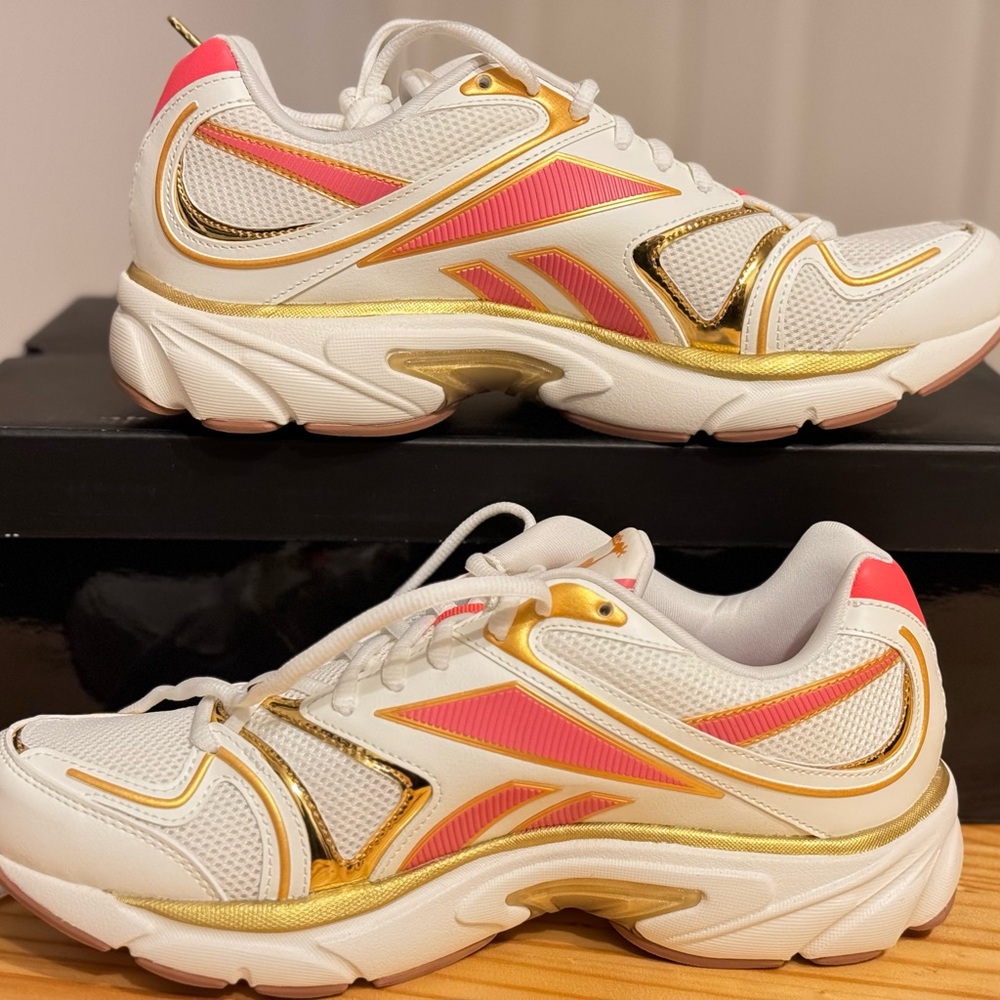 WOMEN'S REEBOK PREMIER ROAD PLUS VI RUNNING SHOES - Picture 2 of 16